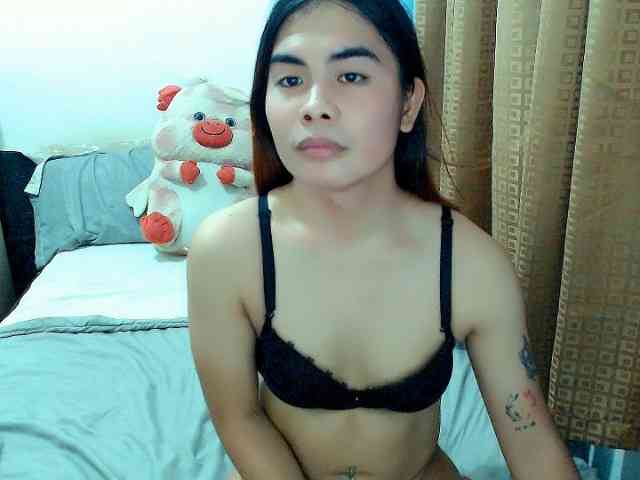 Mikhaylaanderson's cam show statistics and live stream