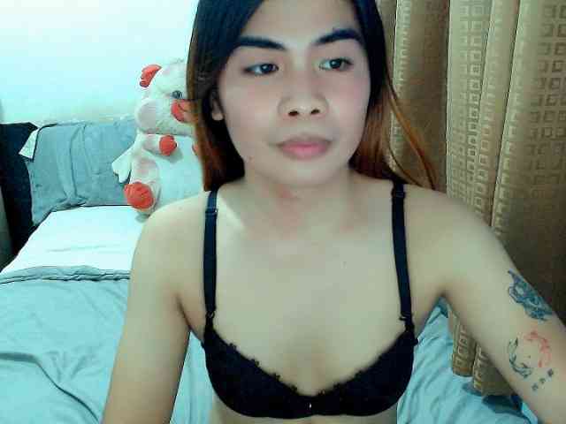 Mikhaylaanderson's cam show statistics and live stream
