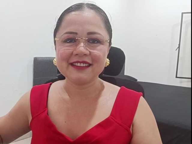 yessmellie live cam on BongaCams
