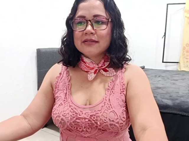 yessmellie live cam on BongaCams
