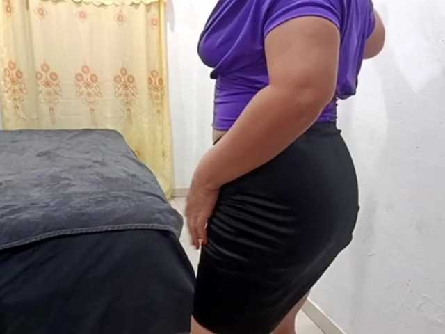 yessmellie live cam preview