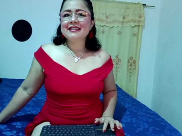 yessmellie — live female cam