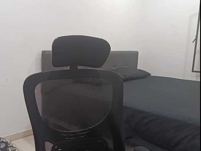 yessmellie live cam on BongaCams