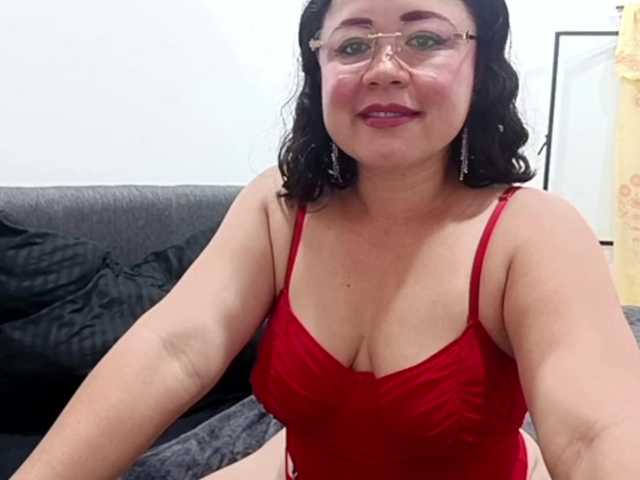 yessmellie live cam on BongaCams