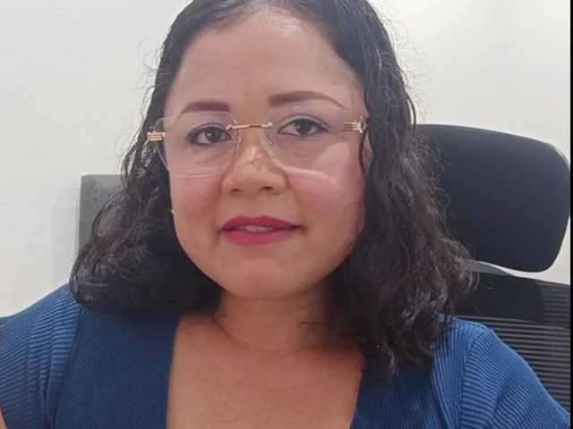 yessmellie live cam on BongaCams