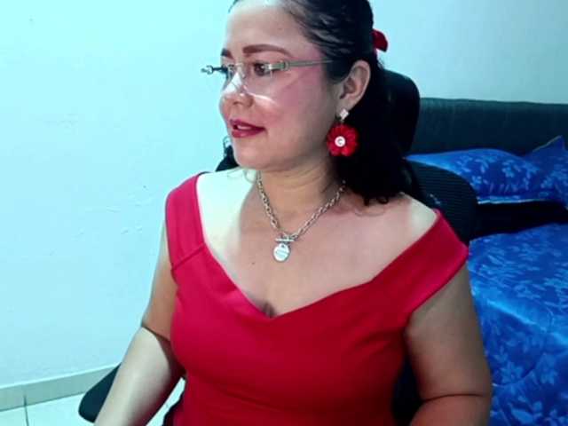 yessmellie — live female cam