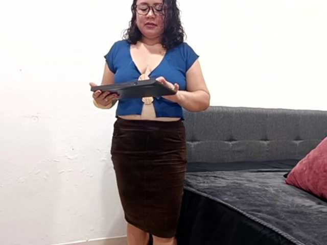 yessmellie live cam on BongaCams
