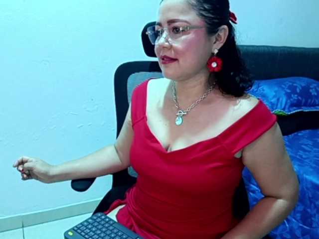 yessmellie — live female cam