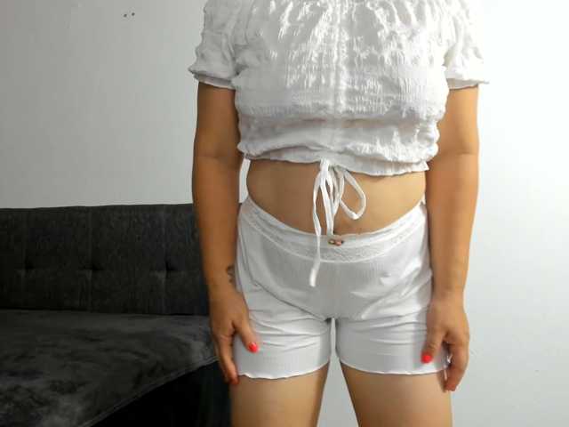 yessmellie live cam on BongaCams