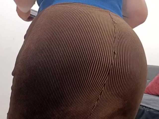 yessmellie live cam on BongaCams