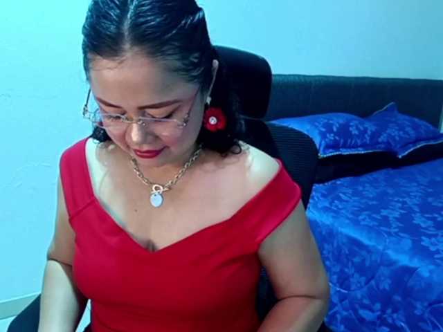 yessmellie — live female cam