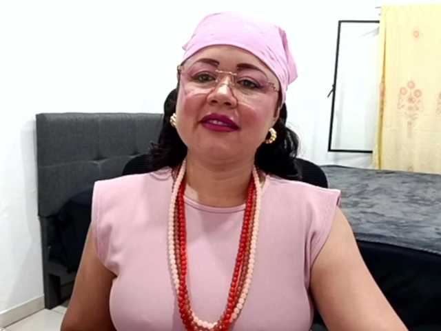 yessmellie live cam on BongaCams