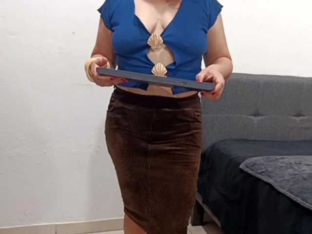 yessmellie live cam on BongaCams