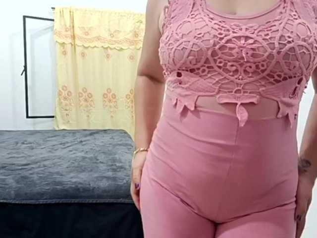 yessmellie live cam on BongaCams