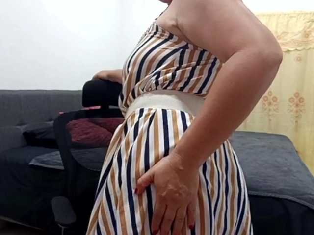 yessmellie live cam preview