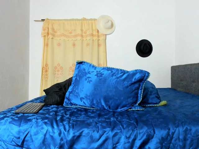 yessmellie live cam on BongaCams