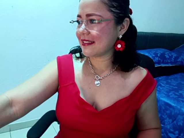 yessmellie live cam on BongaCams