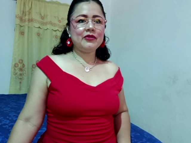 yessmellie — live female cam