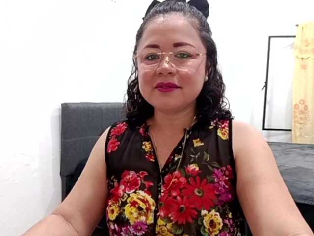 yessmellie live cam on BongaCams