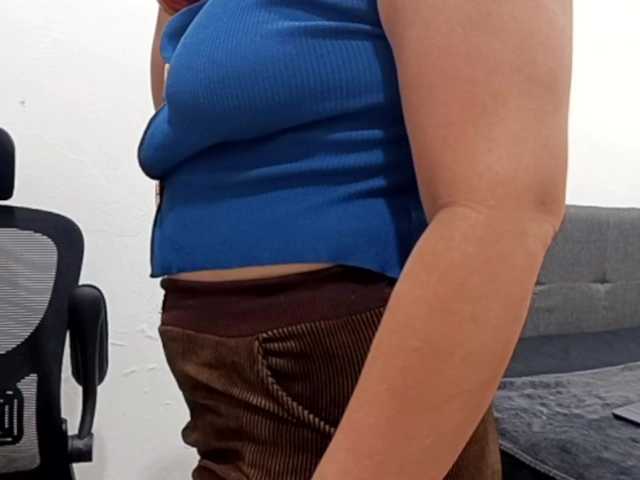 yessmellie live cam on BongaCams