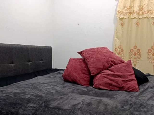 yessmellie live cam preview
