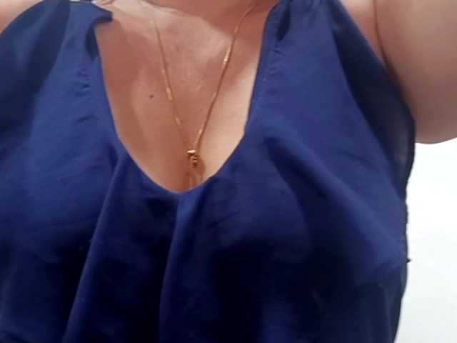 yessmellie live cam on BongaCams