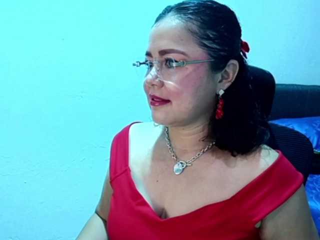yessmellie live cam on BongaCams