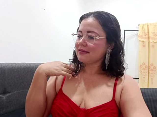 yessmellie live cam on BongaCams