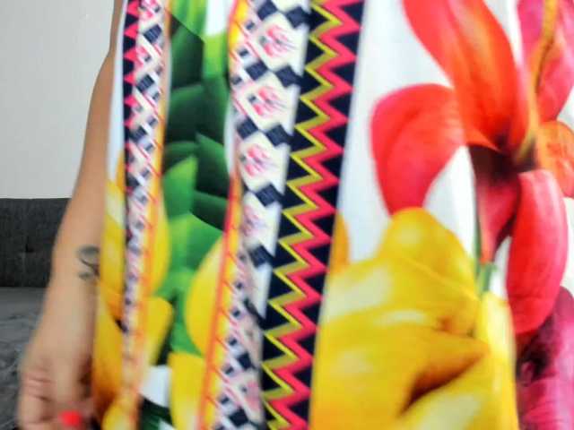 yessmellie live cam preview