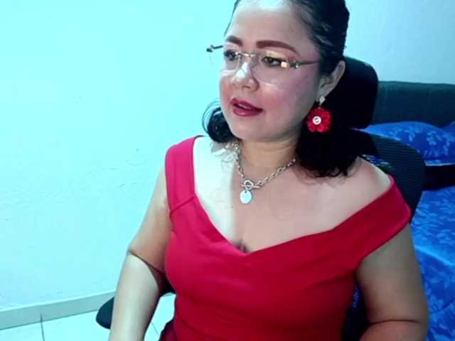 yessmellie — live female cam