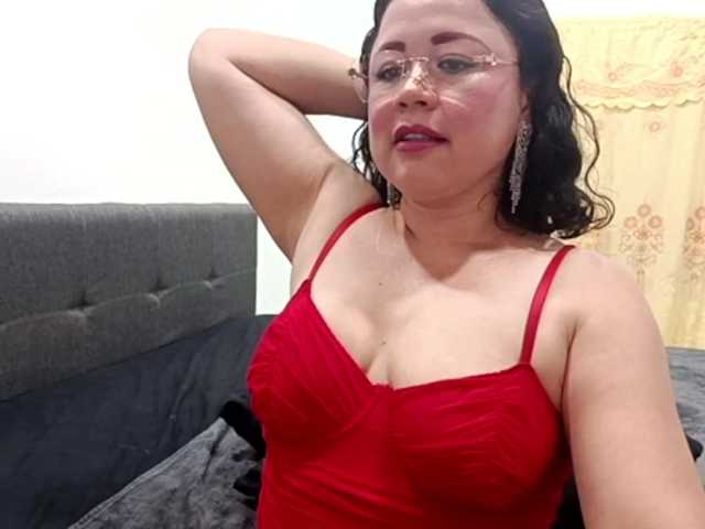 yessmellie live cam