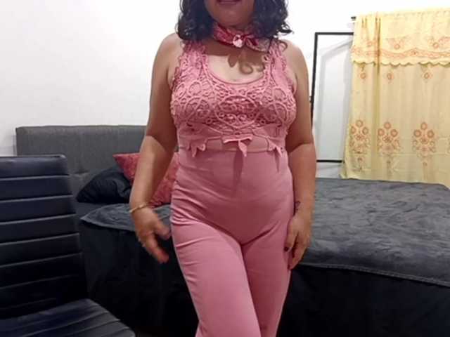 yessmellie live cam