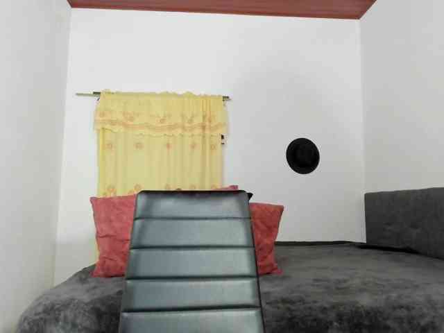 yessmellie webcam