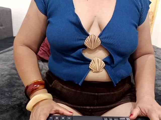 yessmellie webcam