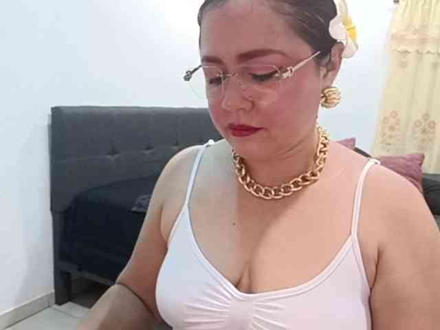 yessmellie webcam