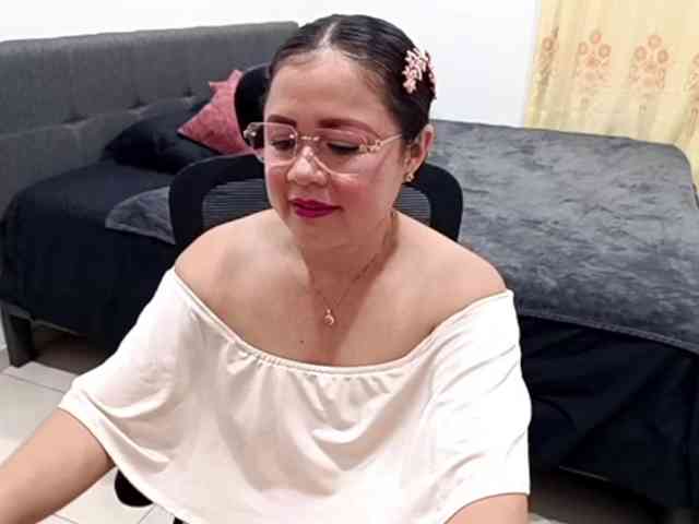 yessmellie webcam