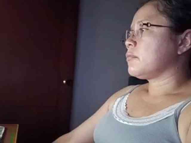 yessmellie webcam