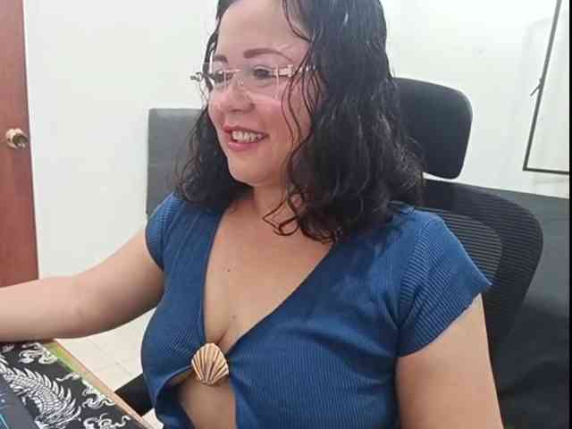 yessmellie webcam