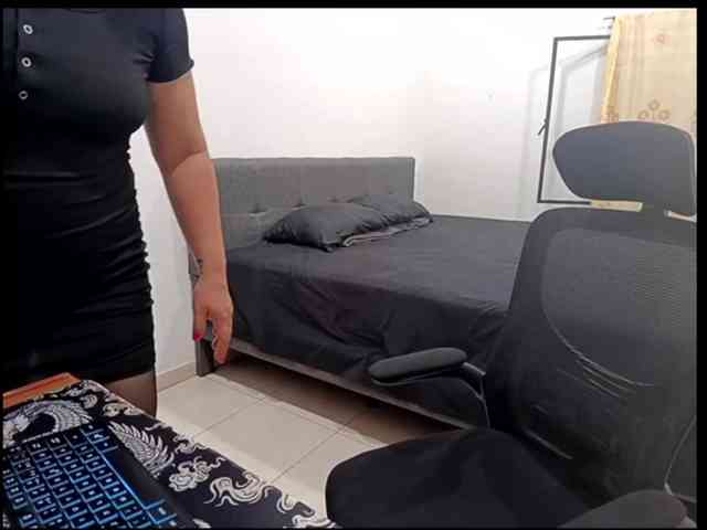 yessmellie webcam