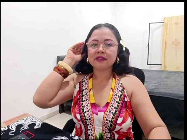 yessmellie webcam
