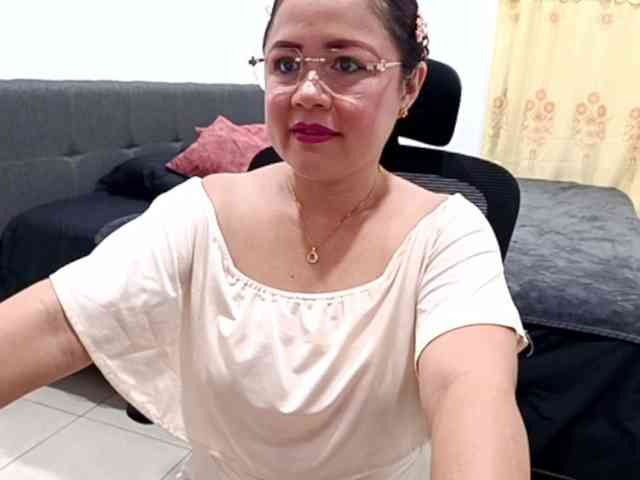 yessmellie webcam
