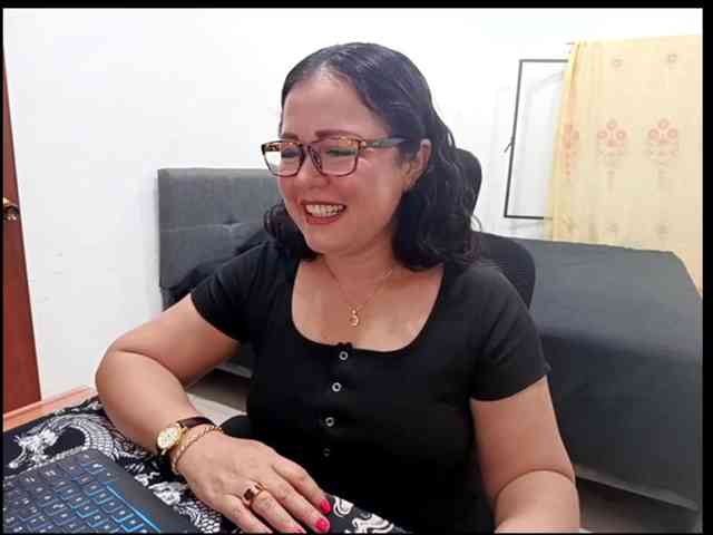 yessmellie webcam
