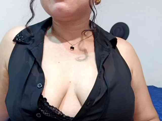 yessmellie webcam