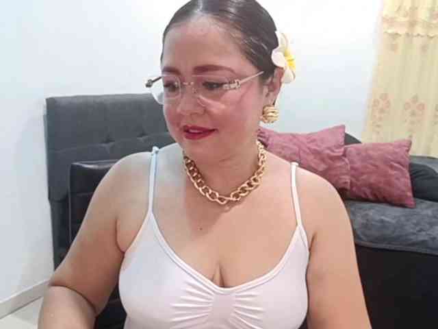 yessmellie webcam