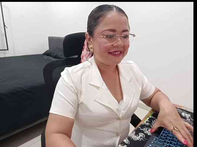 yessmellie webcam