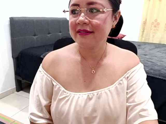 yessmellie webcam