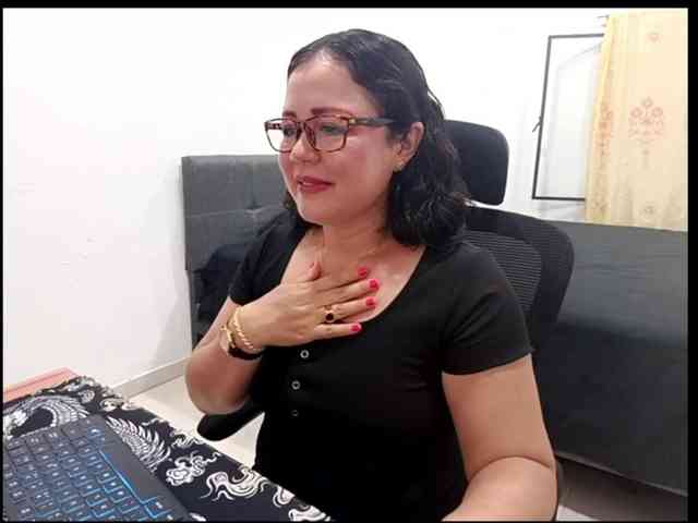 yessmellie webcam