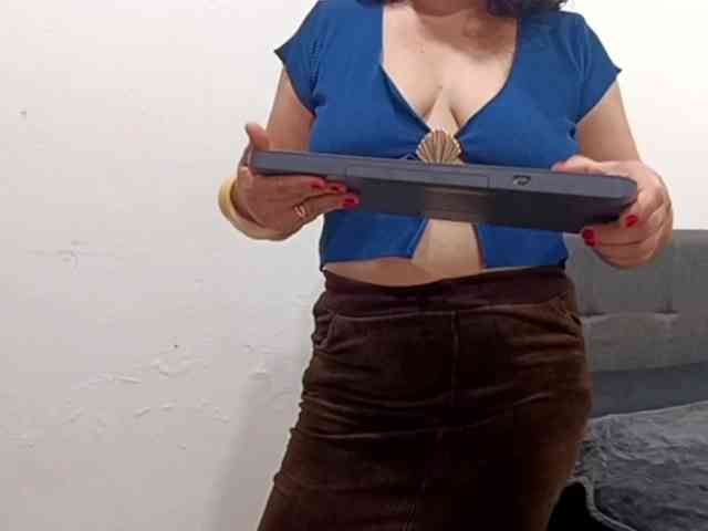 yessmellie webcam