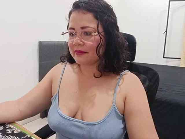 yessmellie webcam