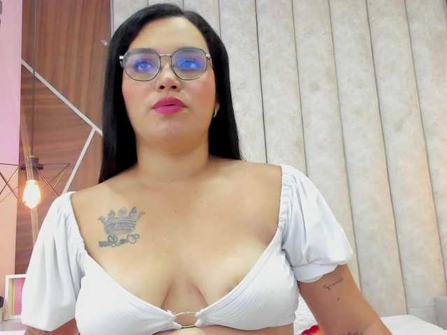 Sarah-Hill live cam on BongaCams